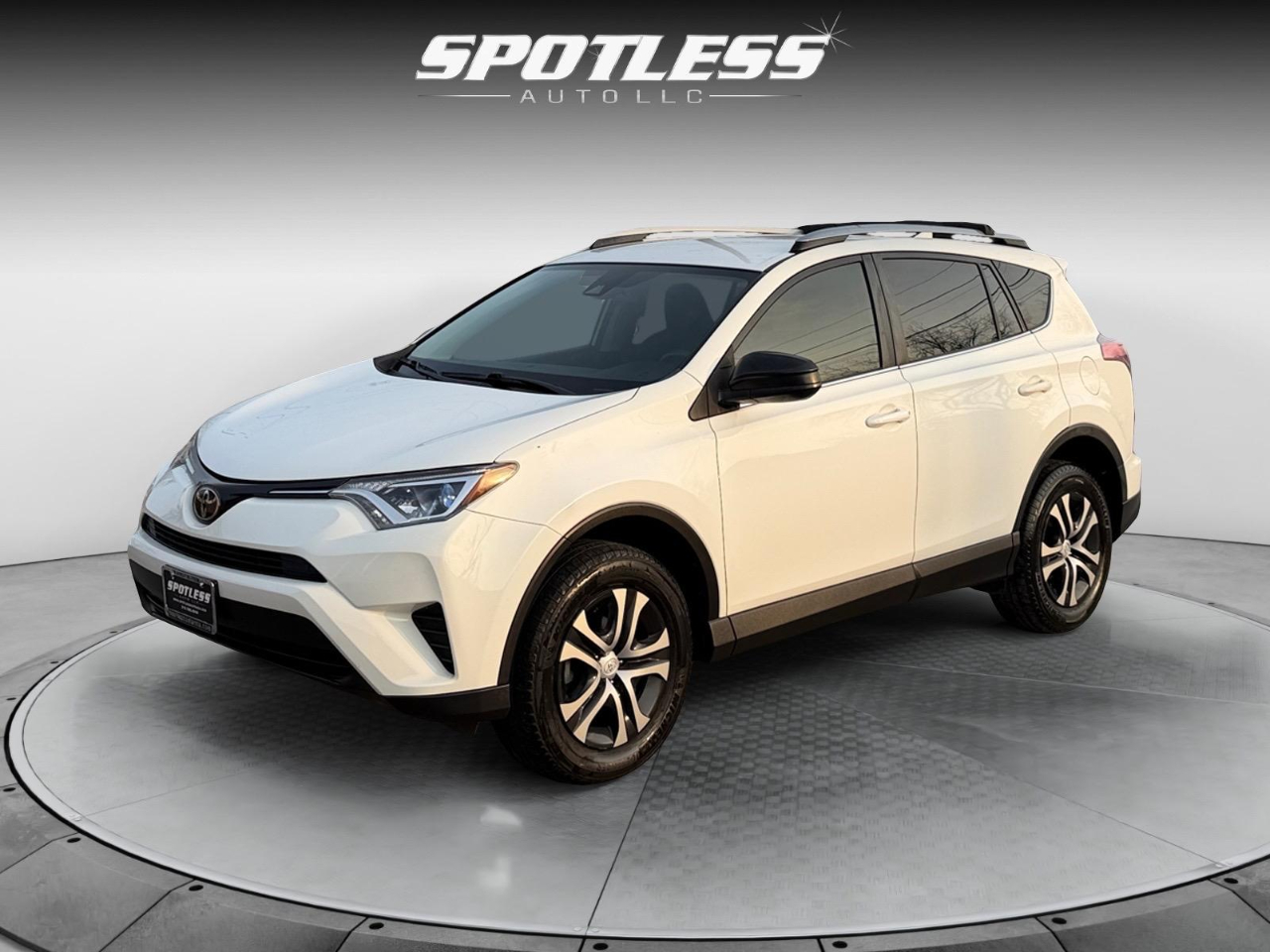 Toyota RAV4 LE FWD 2017