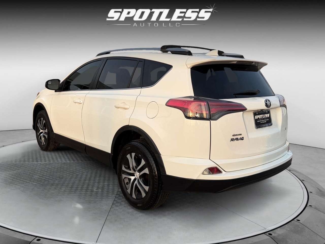 Toyota RAV4 LE FWD 2017