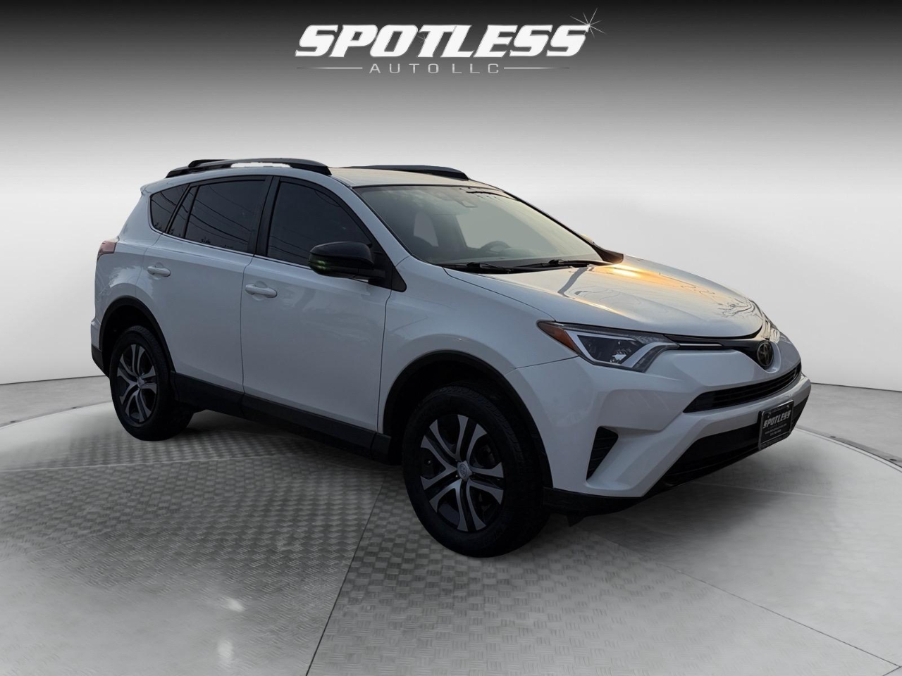 Toyota RAV4 LE FWD 2017