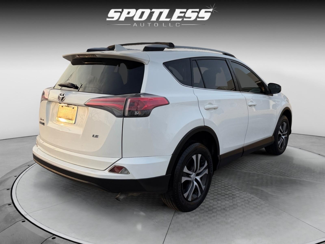 Toyota RAV4 LE FWD 2017