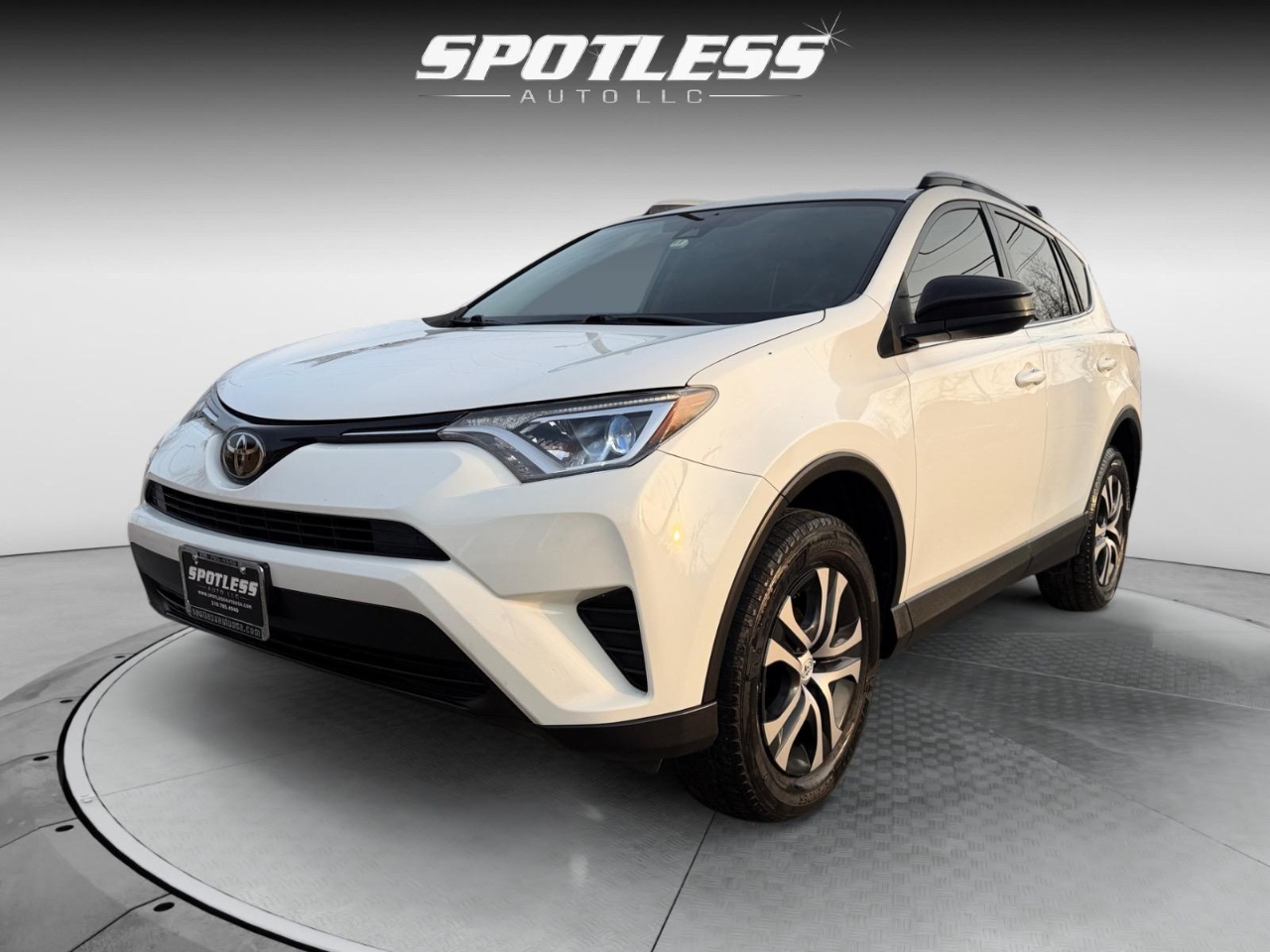Toyota RAV4 LE FWD 2017