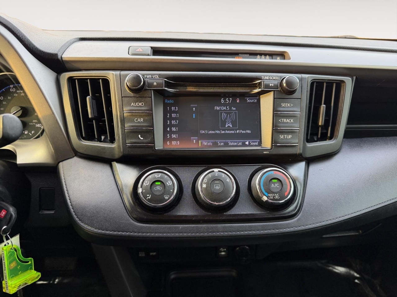 Toyota RAV4 LE FWD 2017