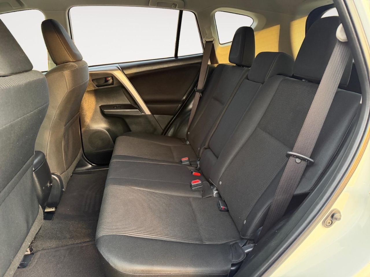 Toyota RAV4 LE FWD 2017