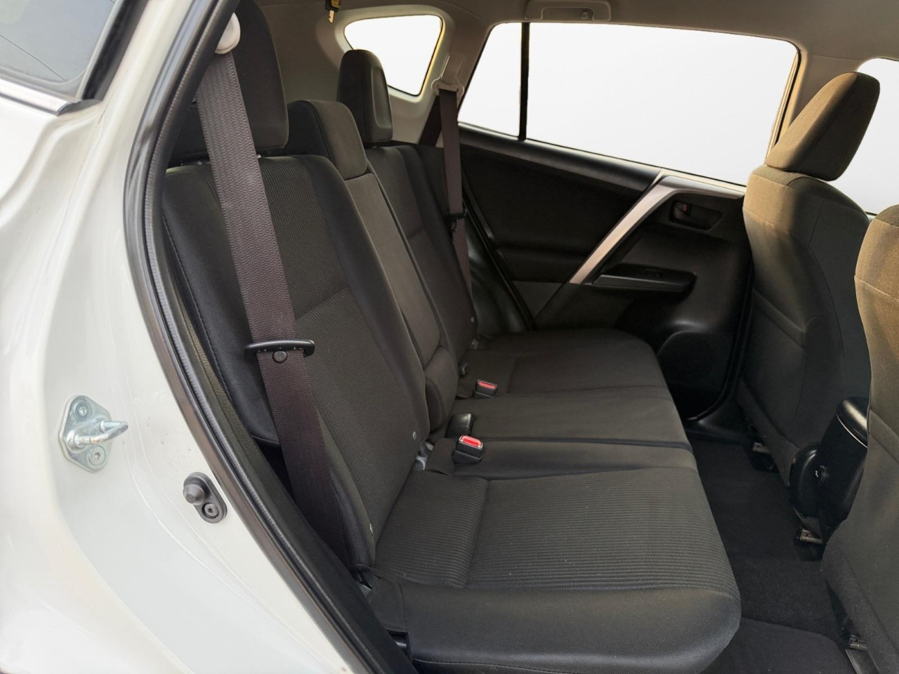 Toyota RAV4 LE FWD 2017