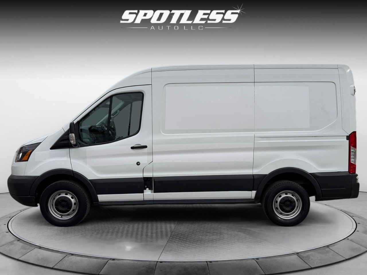Ford Transit 250 Van Med. Roof w/Sliding Pass. 130-in. WB 2017