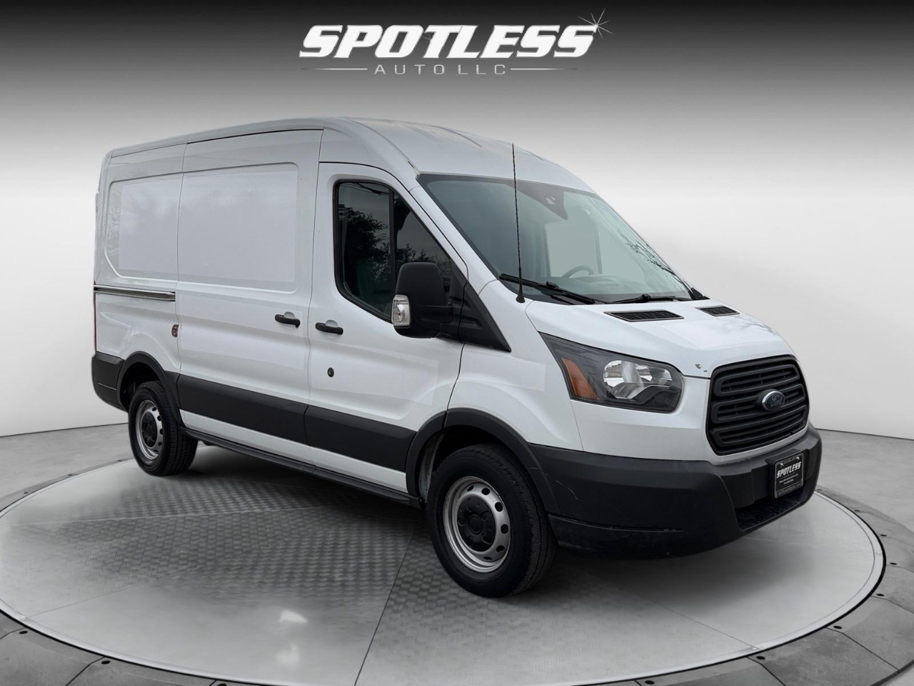 Ford Transit 250 Van Med. Roof w/Sliding Pass. 130-in. WB 2017