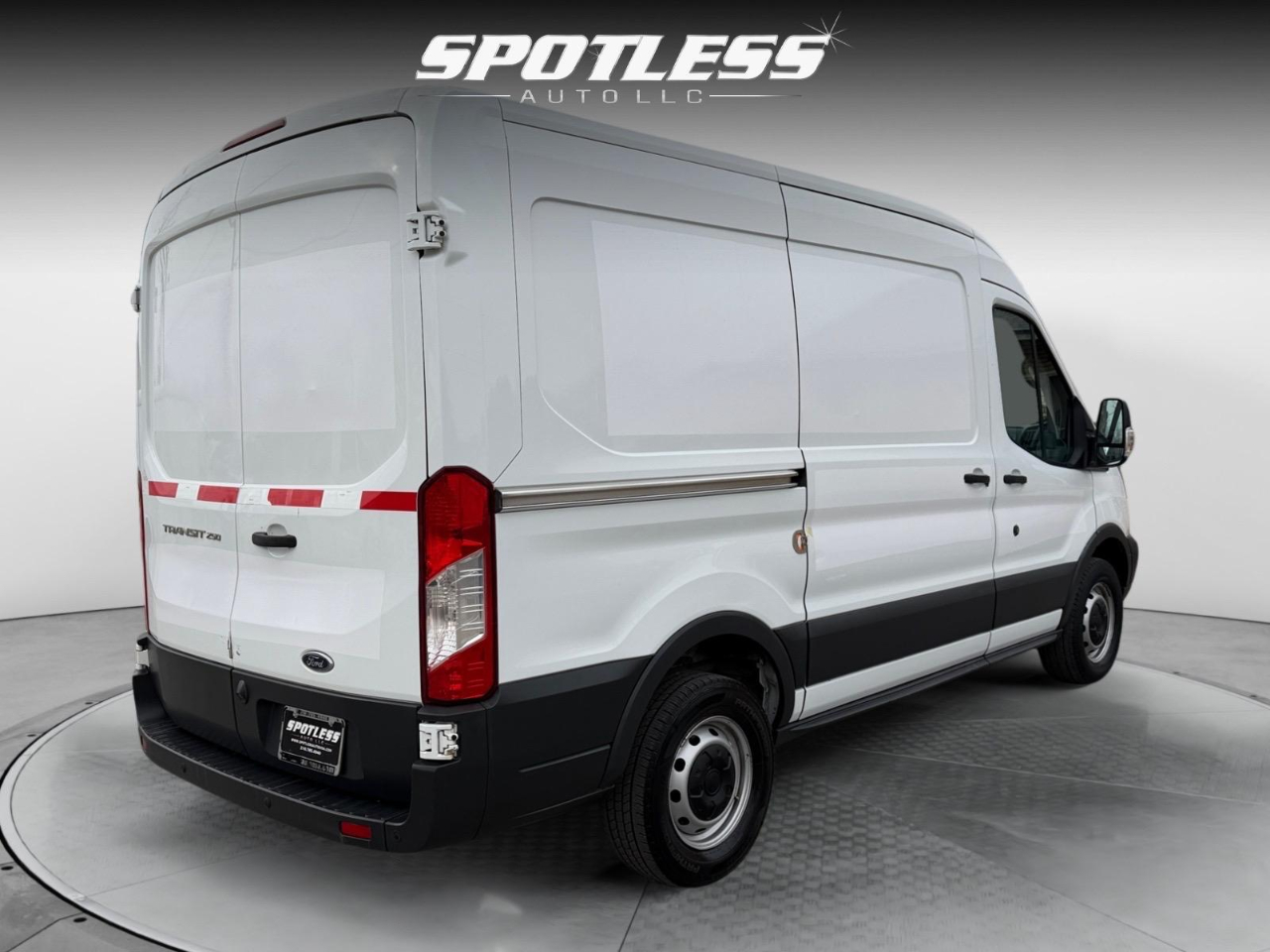 Ford Transit 250 Van Med. Roof w/Sliding Pass. 130-in. WB 2017