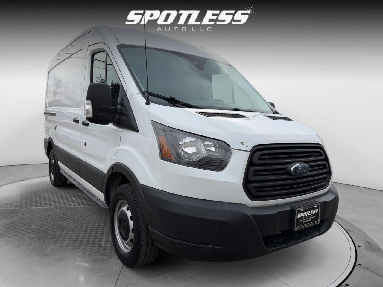 Ford Transit 250 Van Med. Roof w/Sliding Pass. 130-in. WB 2017