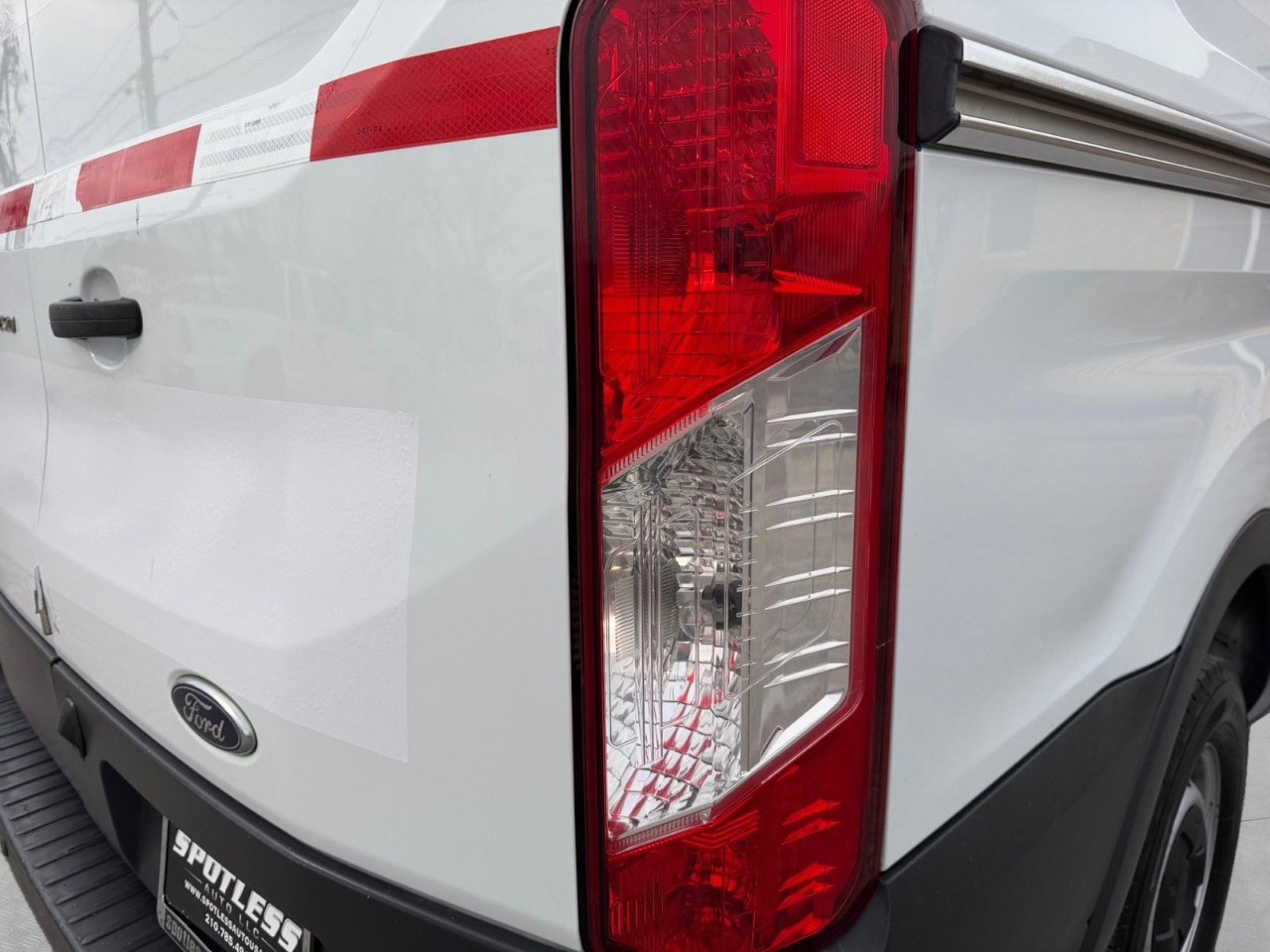 Ford Transit 250 Van Med. Roof w/Sliding Pass. 130-in. WB 2017