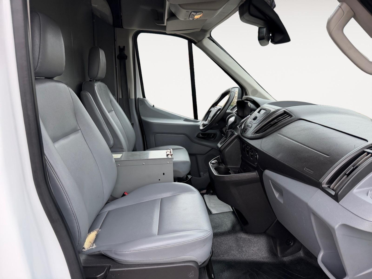 Ford Transit 250 Van Med. Roof w/Sliding Pass. 130-in. WB 2017