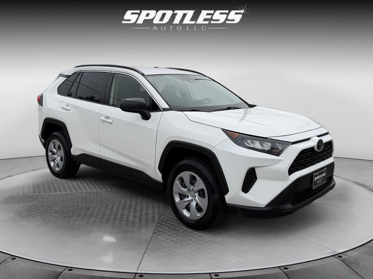 Toyota RAV4 LE AWD 2021