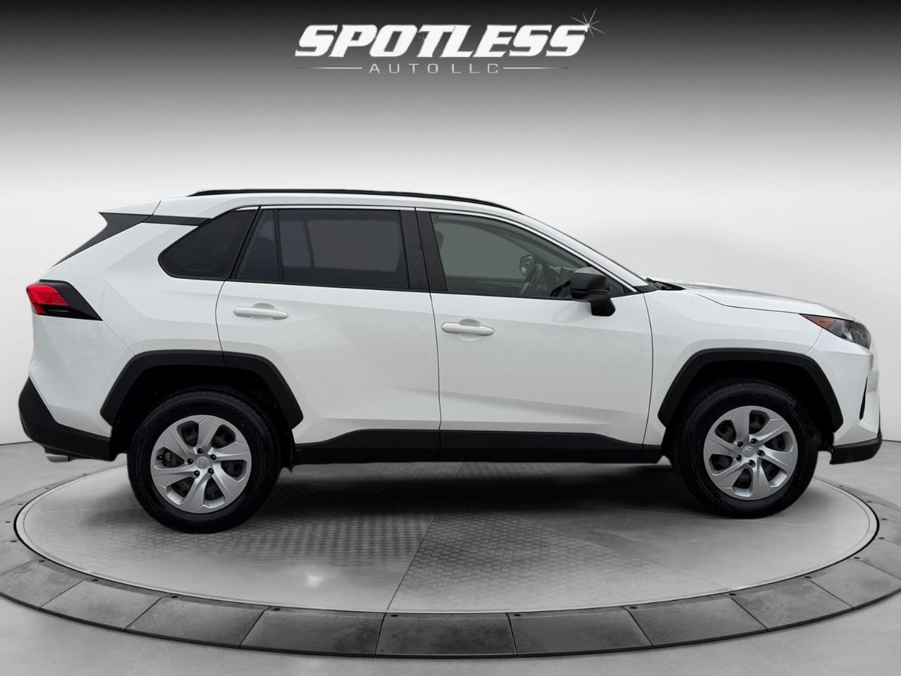 Toyota RAV4 LE AWD 2021