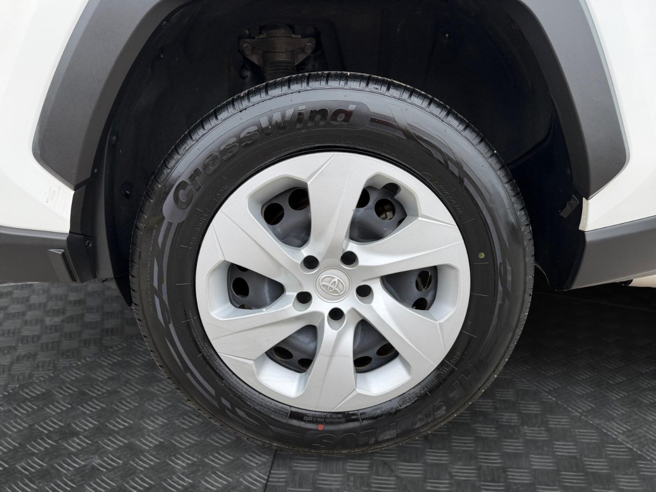 Toyota RAV4 LE AWD 2021