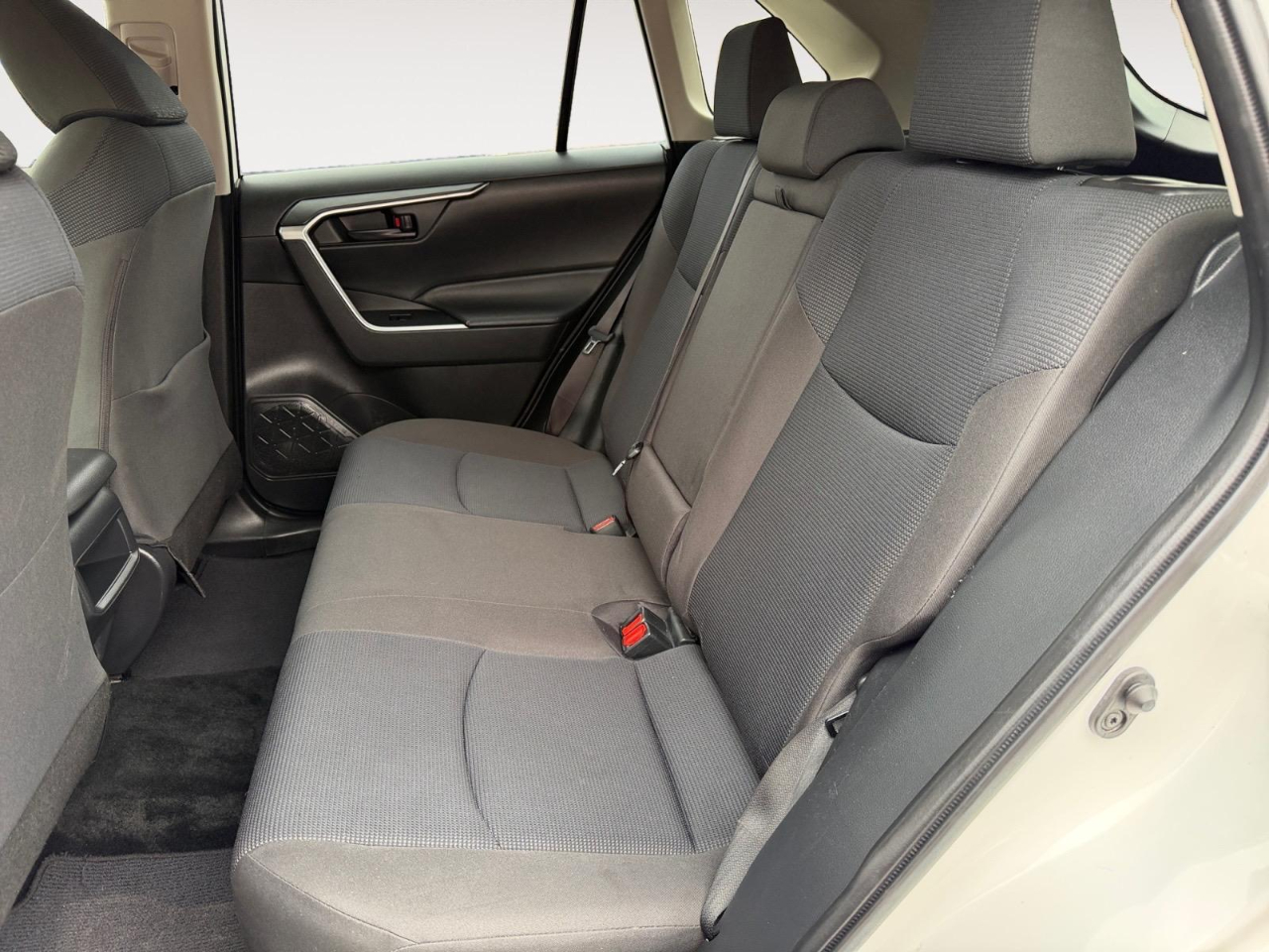 Toyota RAV4 LE AWD 2021