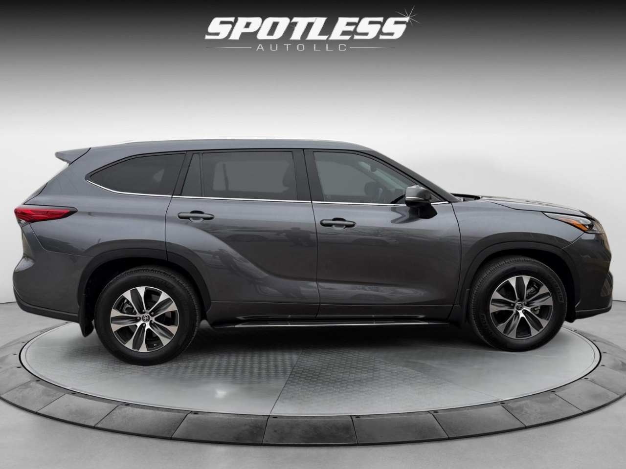 Toyota Highlander XLE FWD V6 2020