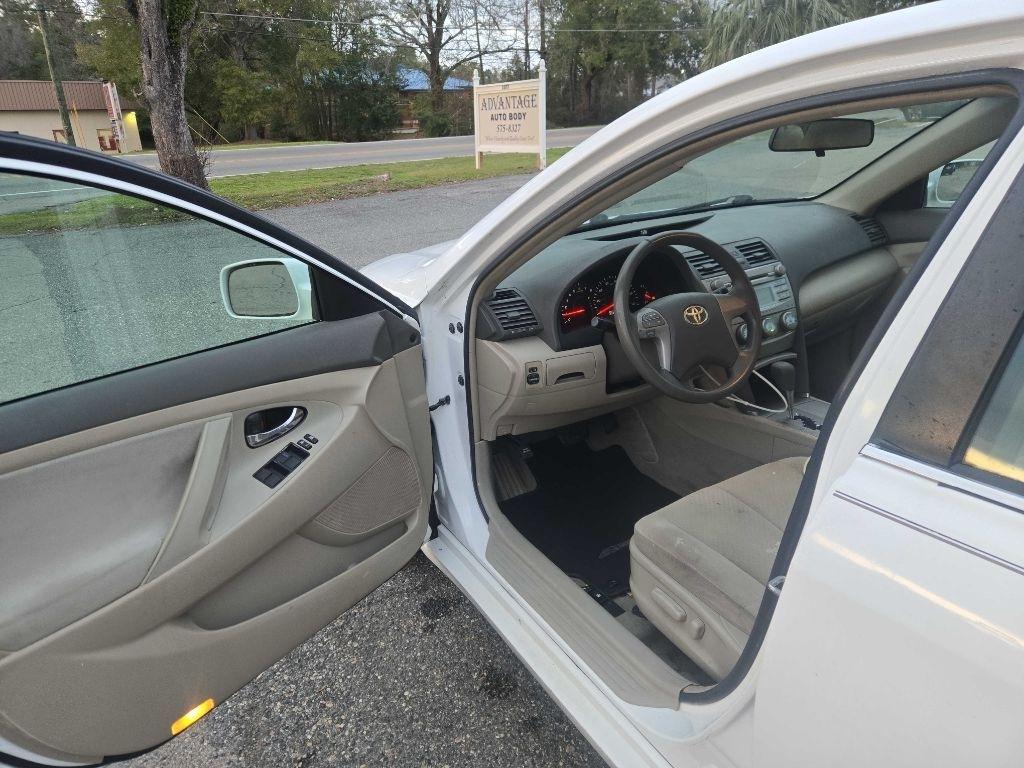 Toyota Camry LE 5-Spd AT 2009