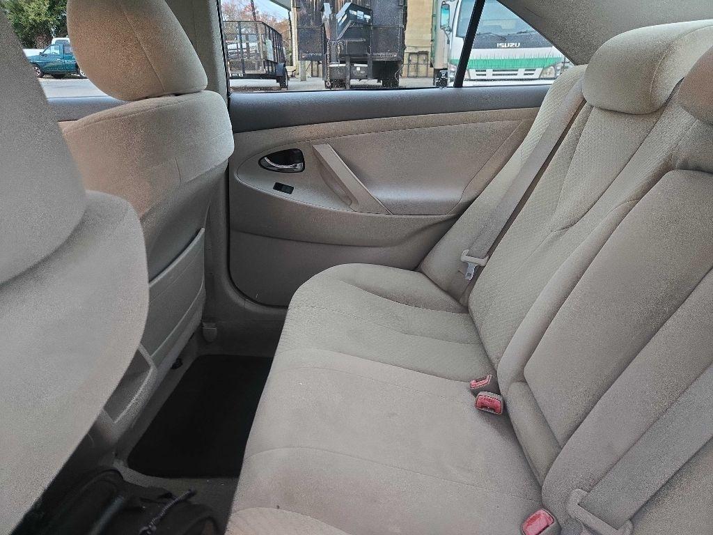 Toyota Camry LE 5-Spd AT 2009