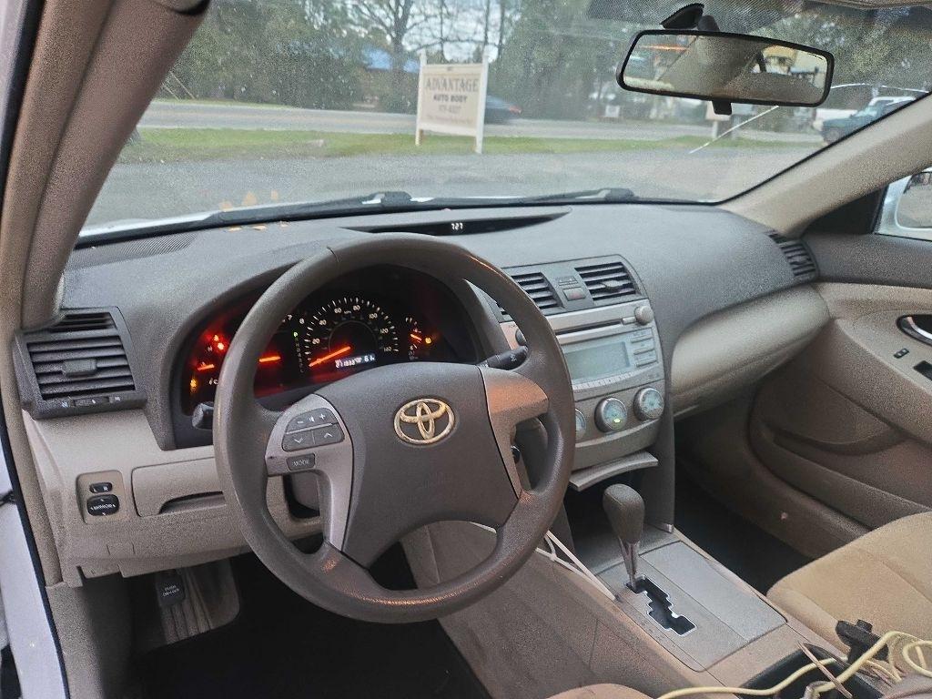 Toyota Camry LE 5-Spd AT 2009