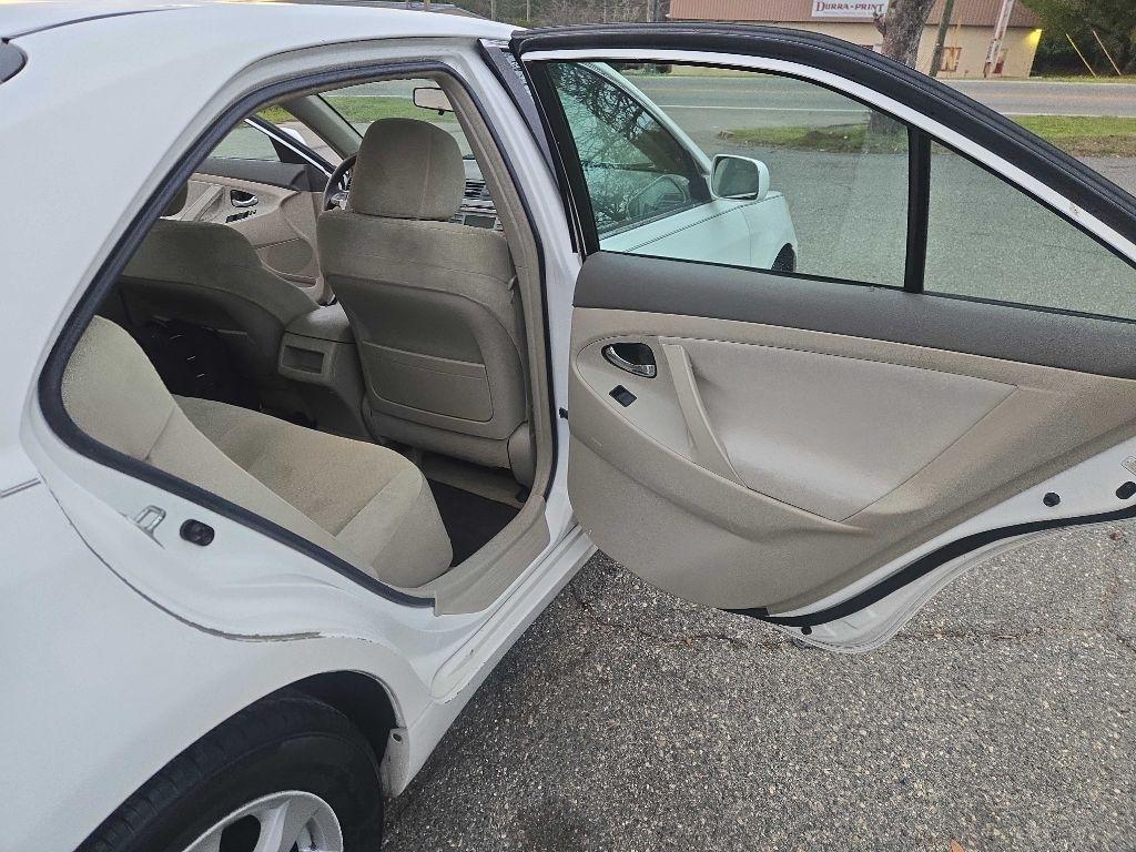 Toyota Camry LE 5-Spd AT 2009