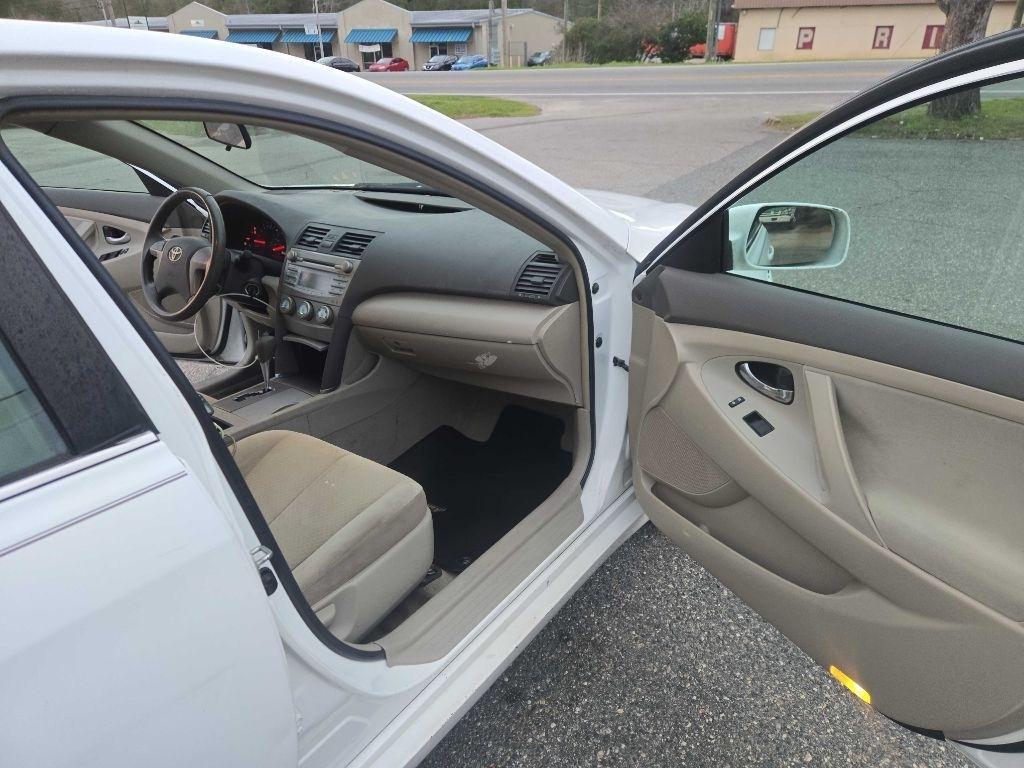 Toyota Camry LE 5-Spd AT 2009