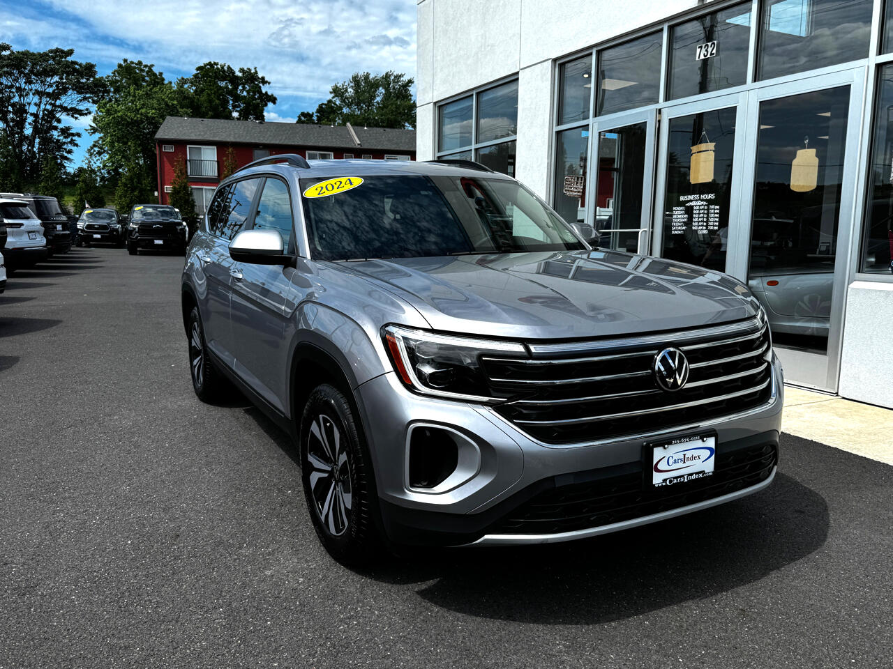 2024 Volkswagen Atlas SE photo 2