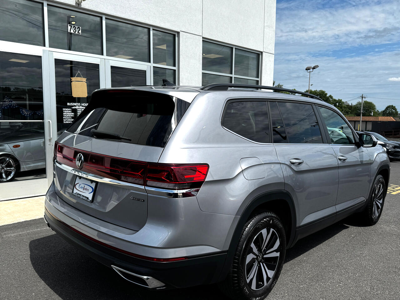 2024 Volkswagen Atlas SE photo 4