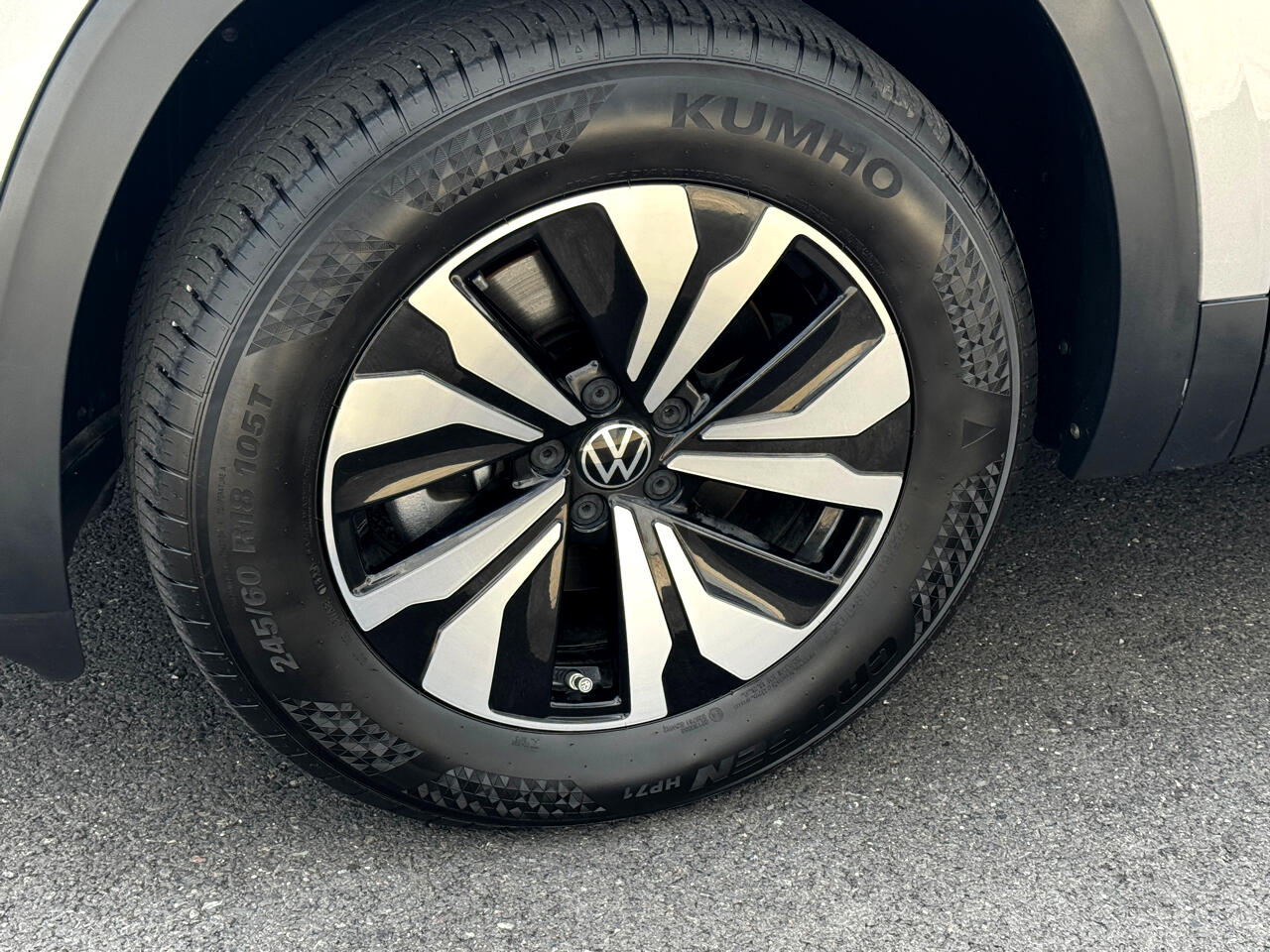 2024 Volkswagen Atlas SE photo 12