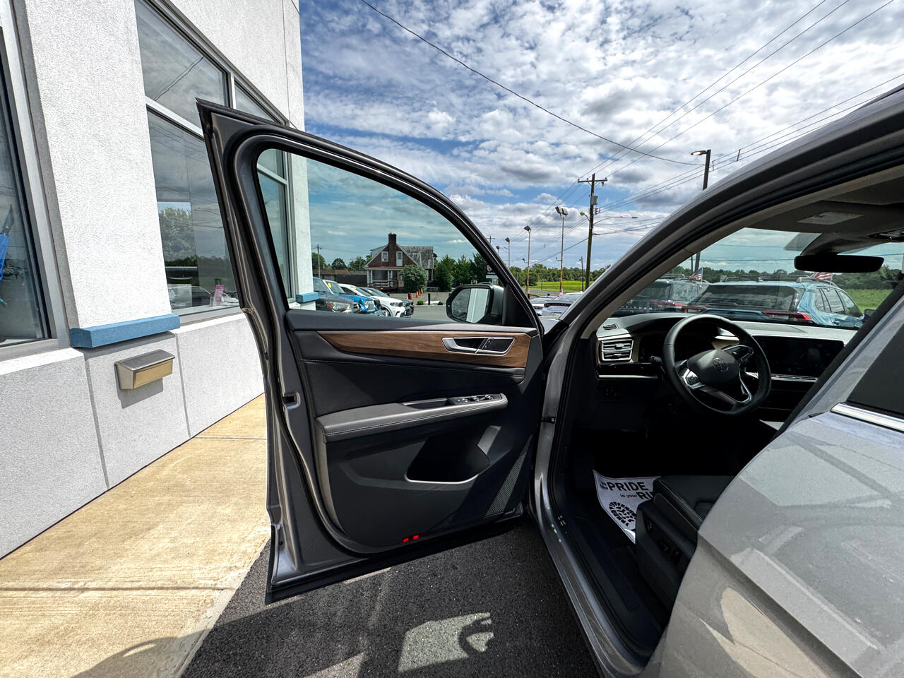 2024 Volkswagen Atlas SE photo 14