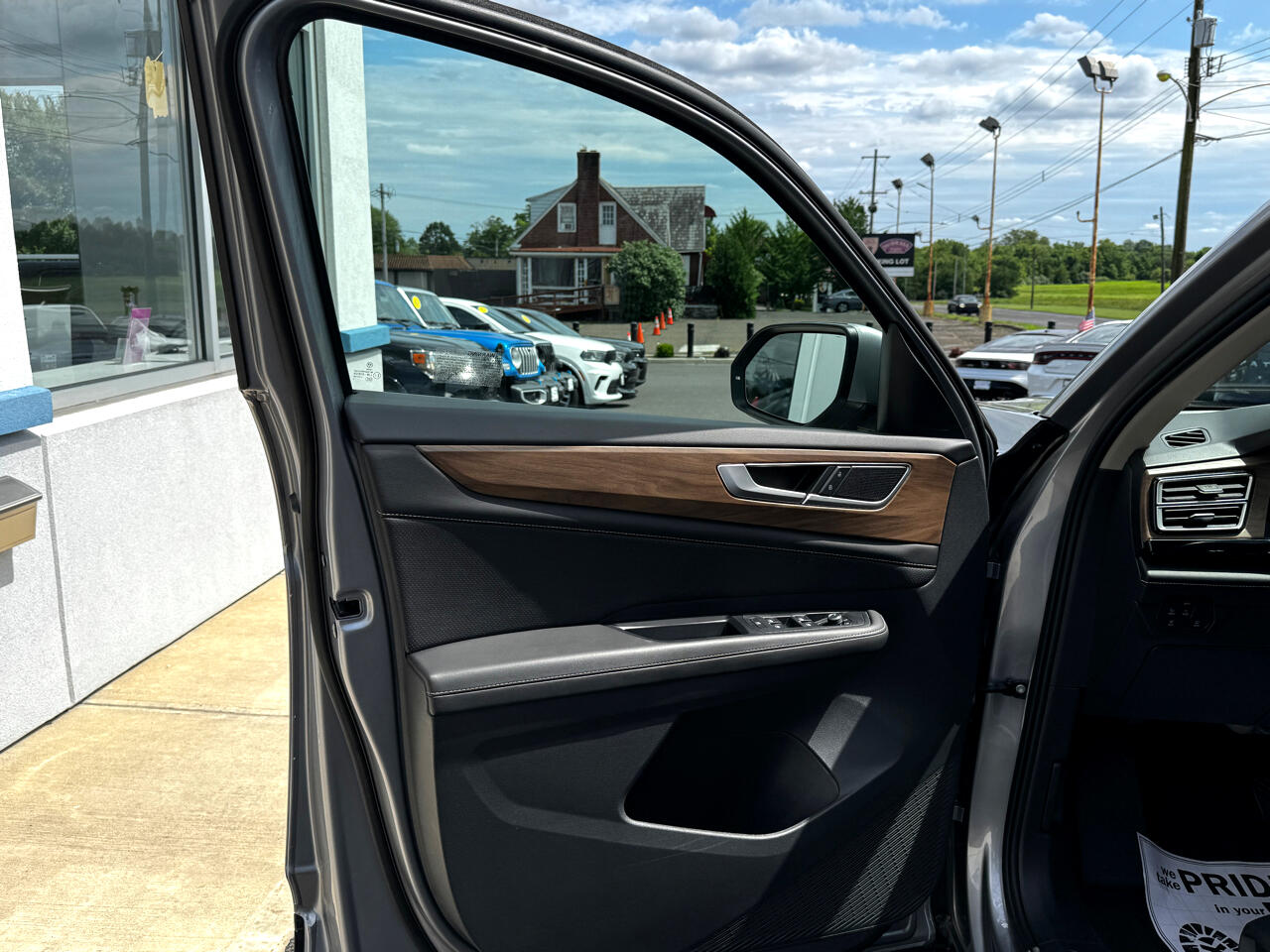 2024 Volkswagen Atlas SE photo 15