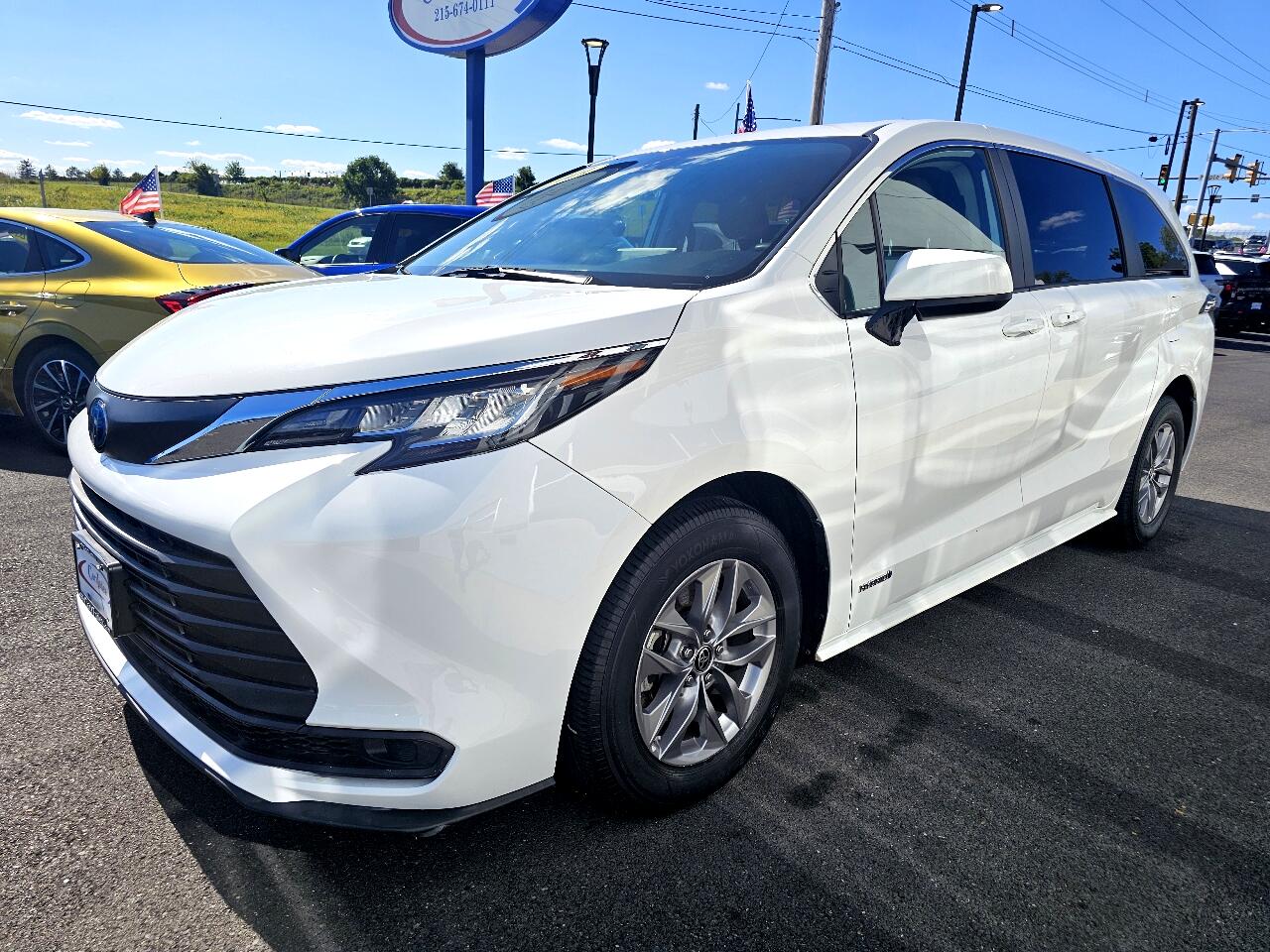 2021 Toyota Sienna LE photo 7