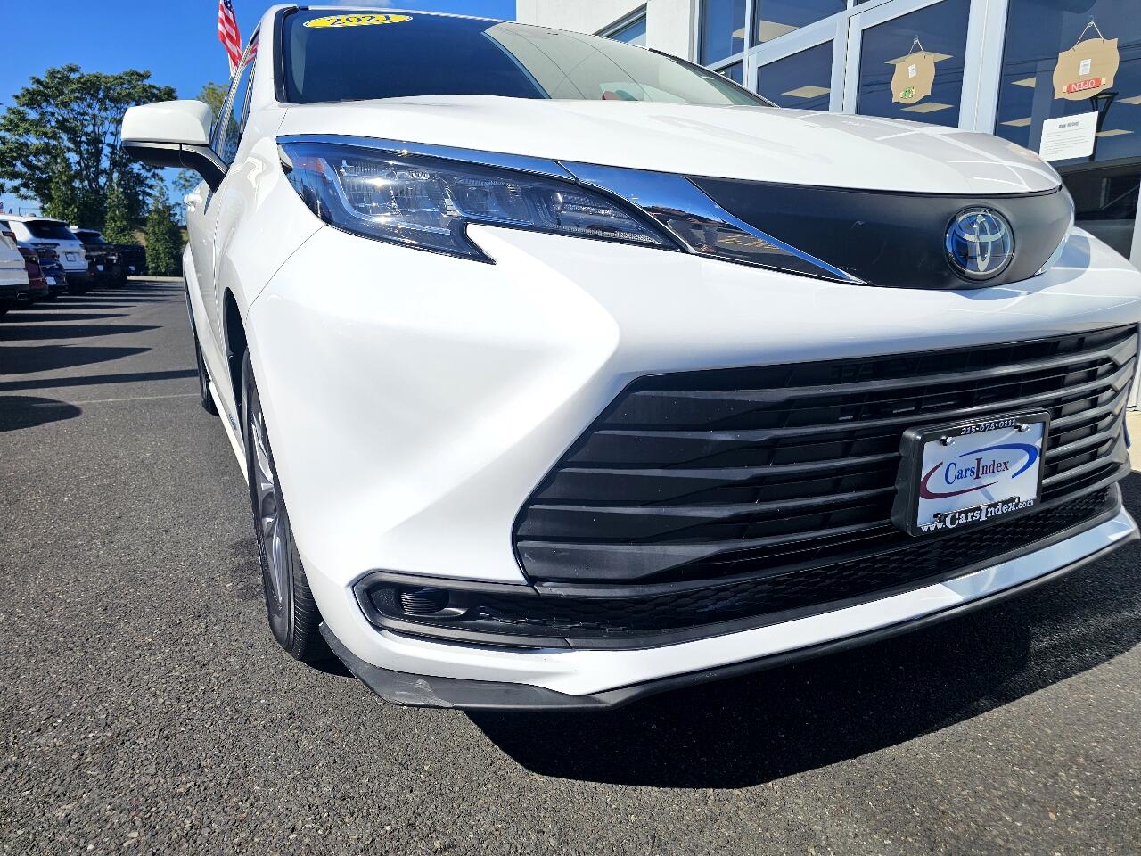 2021 Toyota Sienna LE photo 9