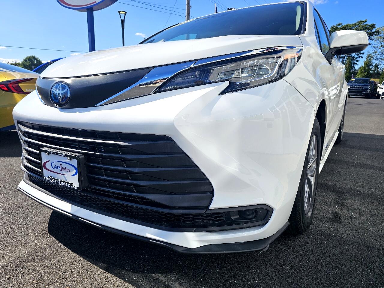 2021 Toyota Sienna LE photo 10
