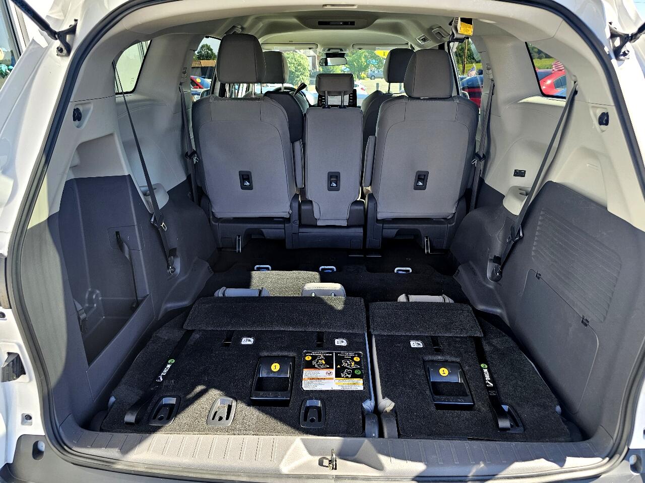 2021 Toyota Sienna LE photo 15