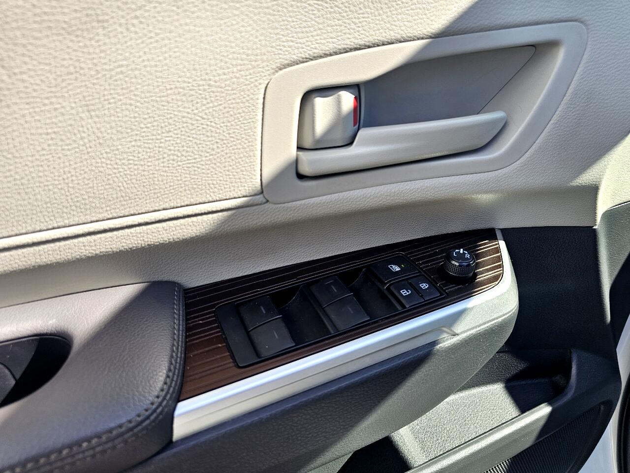 2021 Toyota Sienna LE photo 21
