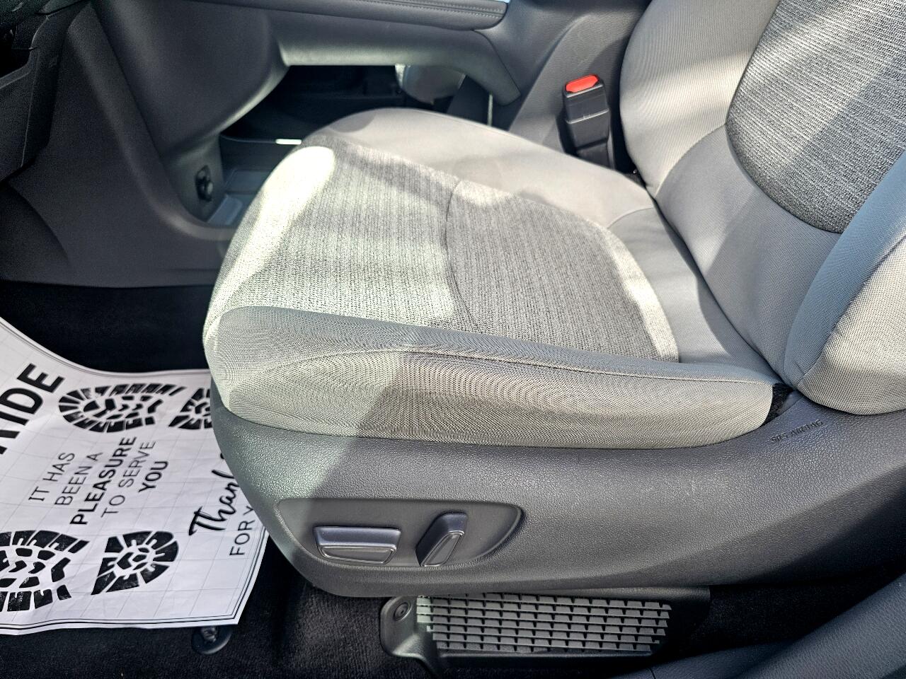 2021 Toyota Sienna LE photo 23