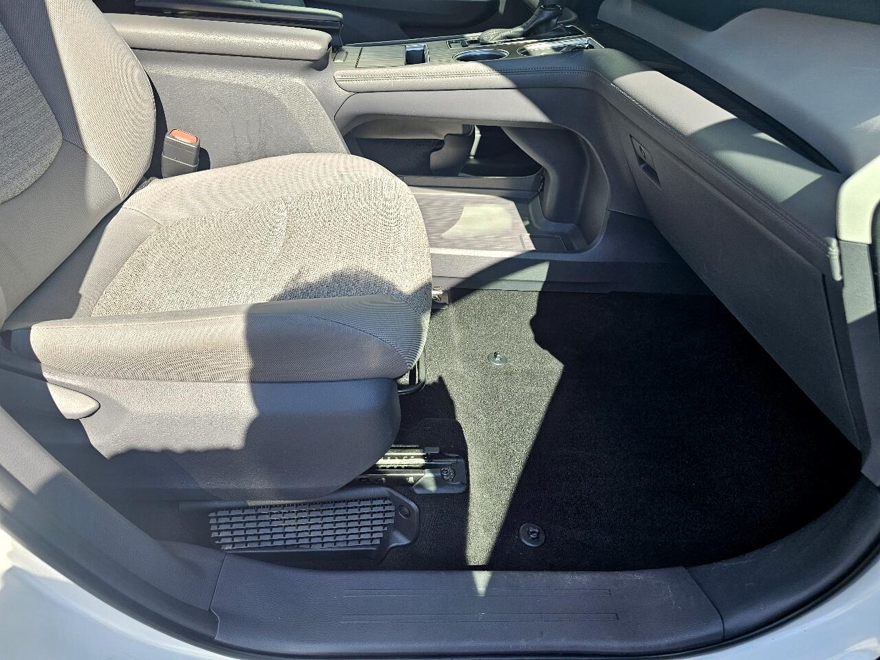 2021 Toyota Sienna LE photo 25