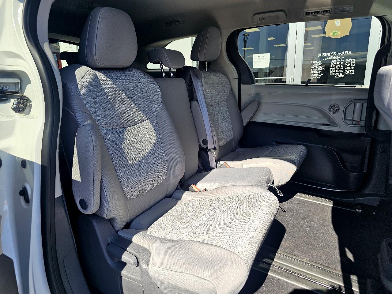 2021 Toyota Sienna LE photo 27