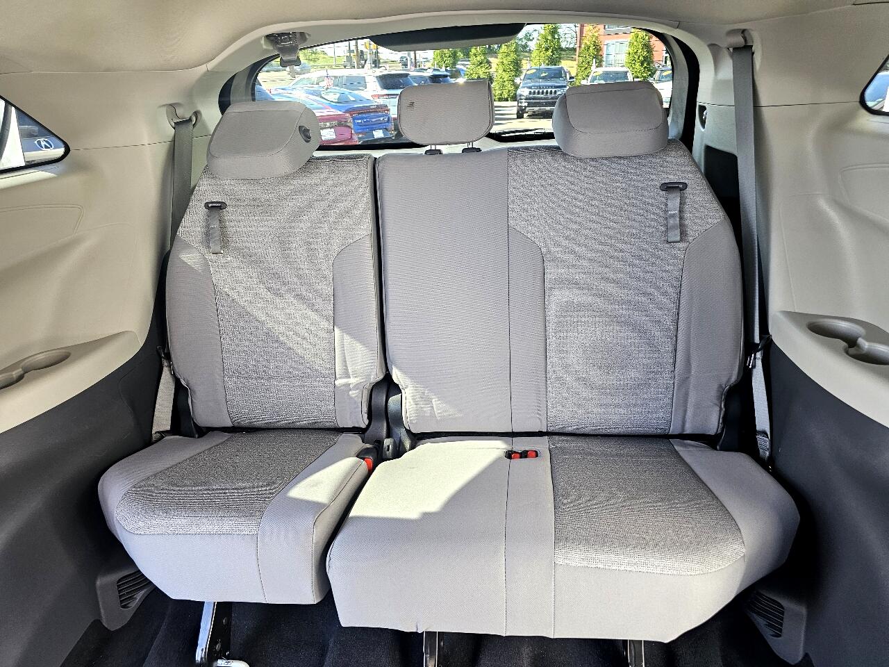2021 Toyota Sienna LE photo 29