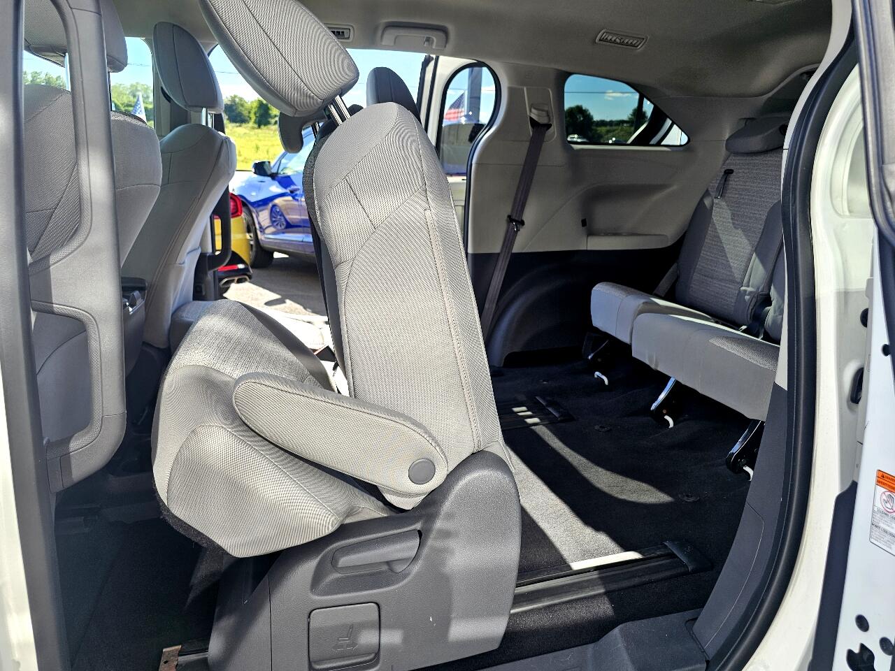2021 Toyota Sienna LE photo 30