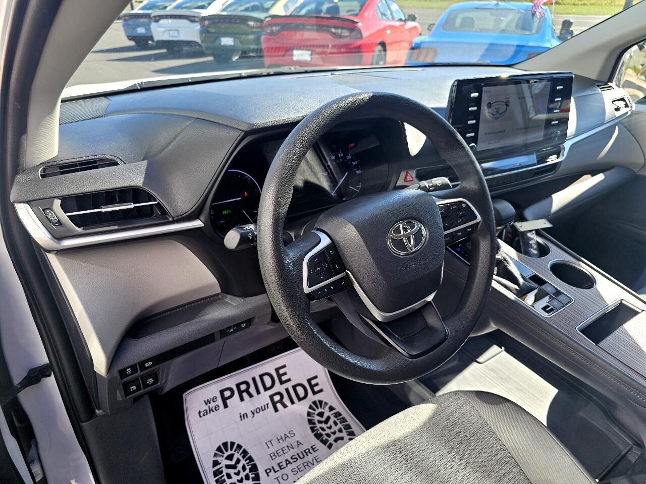 2021 Toyota Sienna LE photo 36