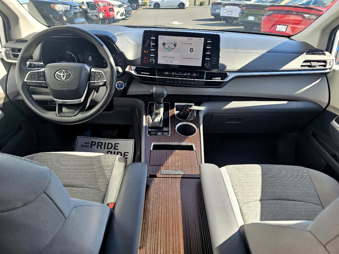 2021 Toyota Sienna LE photo 37