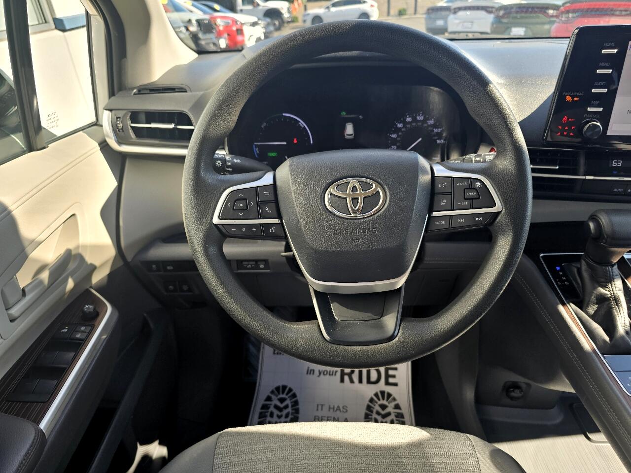 2021 Toyota Sienna LE photo 38