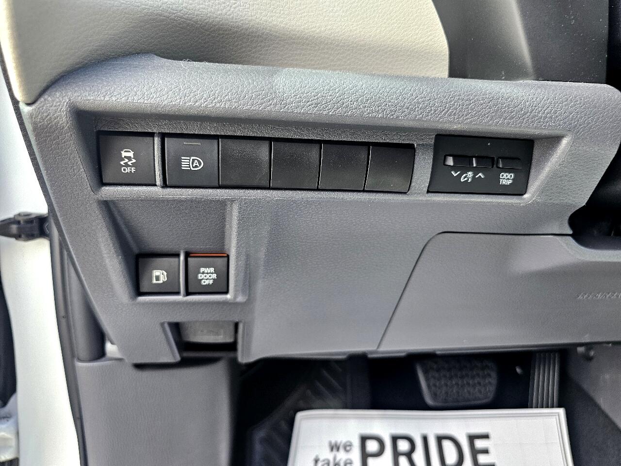 2021 Toyota Sienna LE photo 41