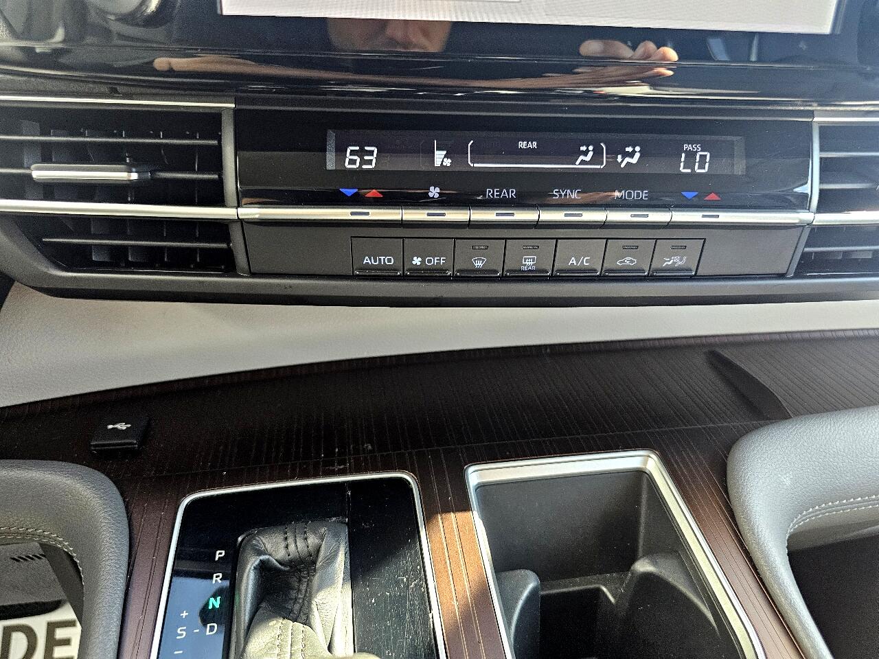 2021 Toyota Sienna LE photo 52