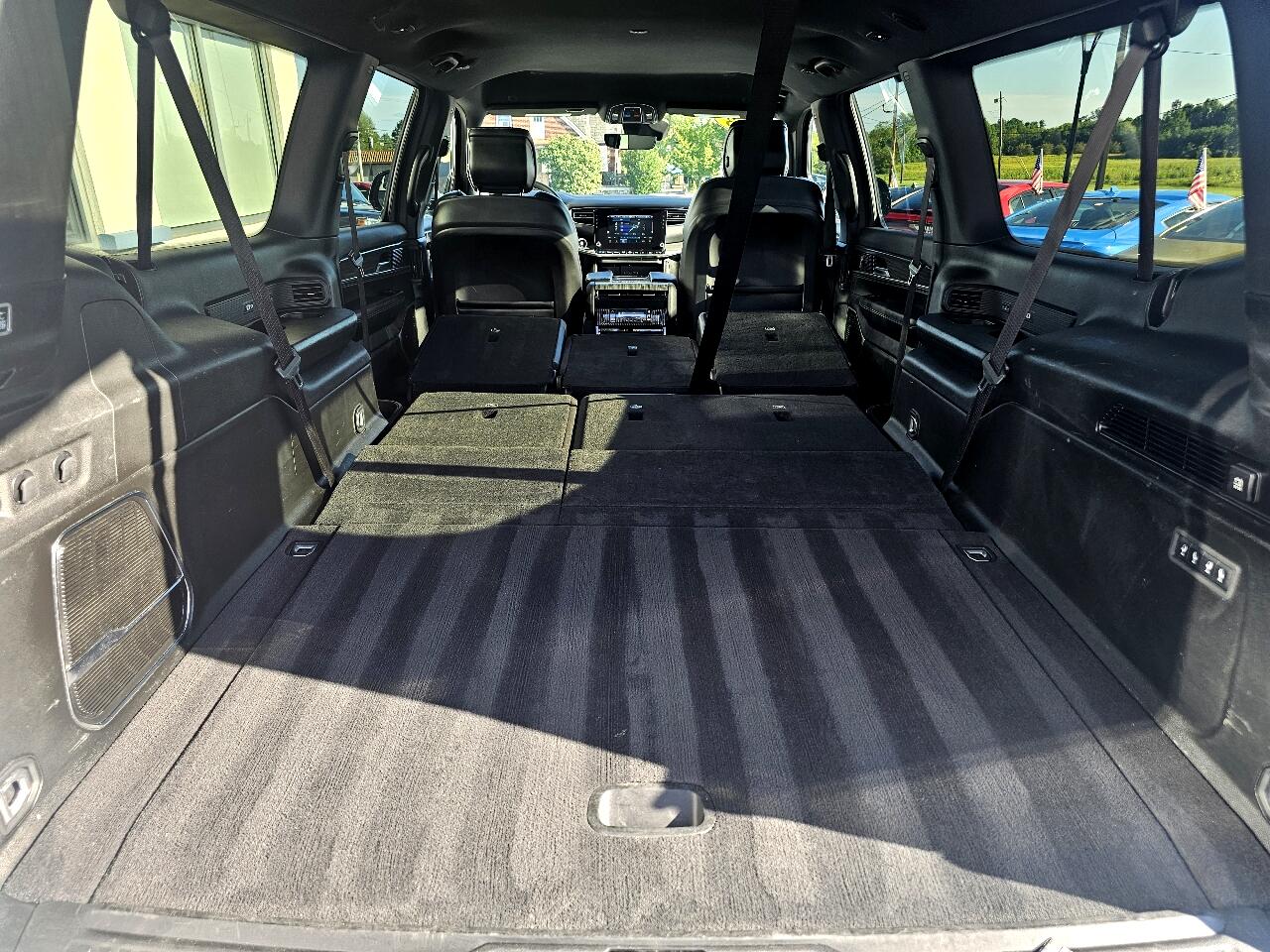 2023 Jeep Wagoneer L Series II photo 15