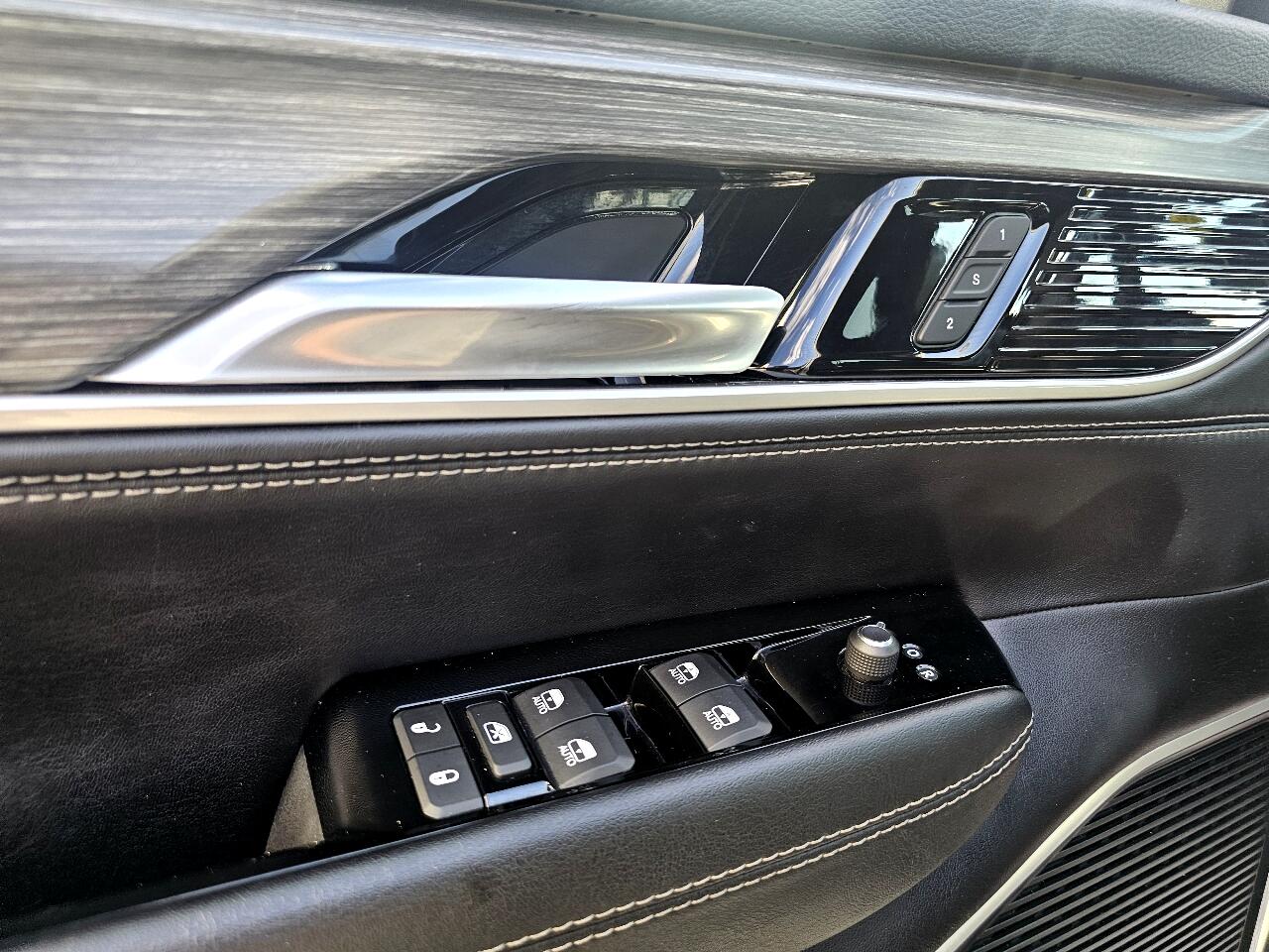 2023 Jeep Wagoneer L Series II photo 26