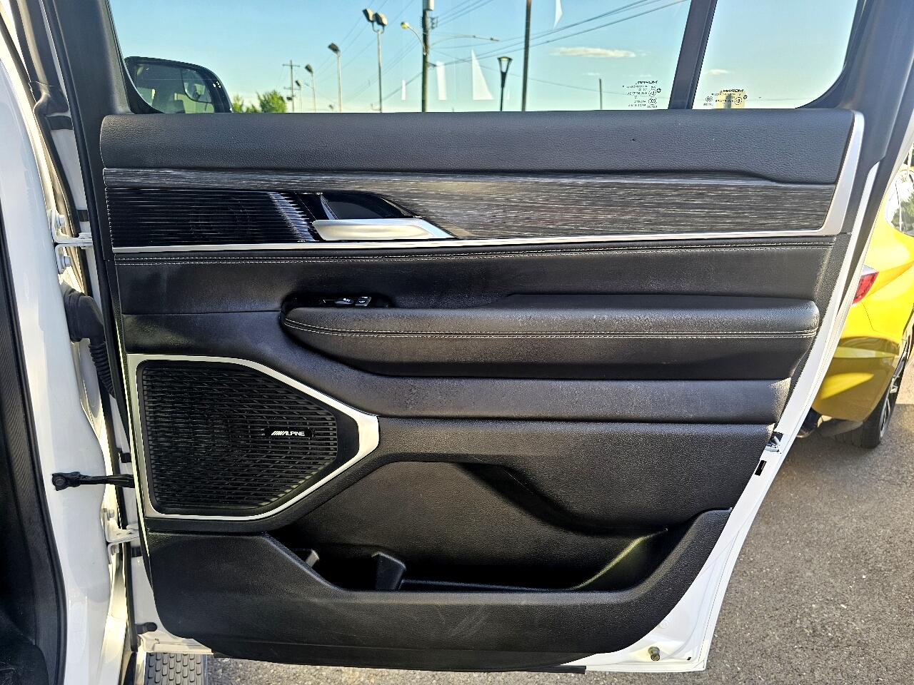 2023 Jeep Wagoneer L Series II photo 35