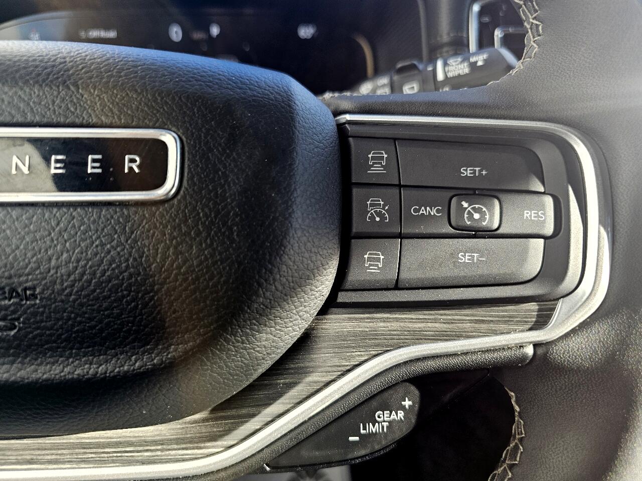 2023 Jeep Wagoneer L Series II photo 58