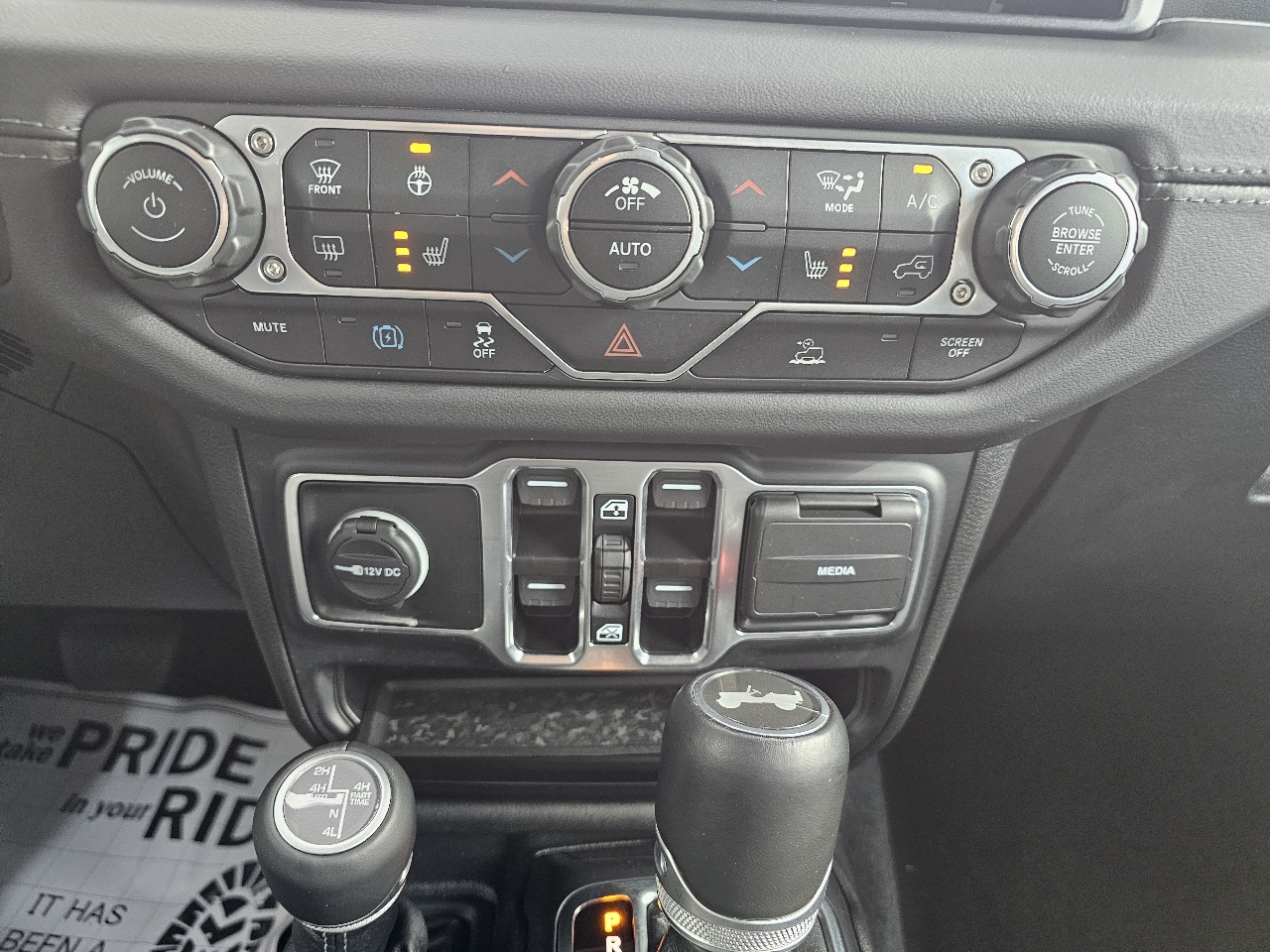 Jeep Wrangler 4xe Sahara 4x4 2024 Jeep Wrangler 4xe Sahara 4x4 2024