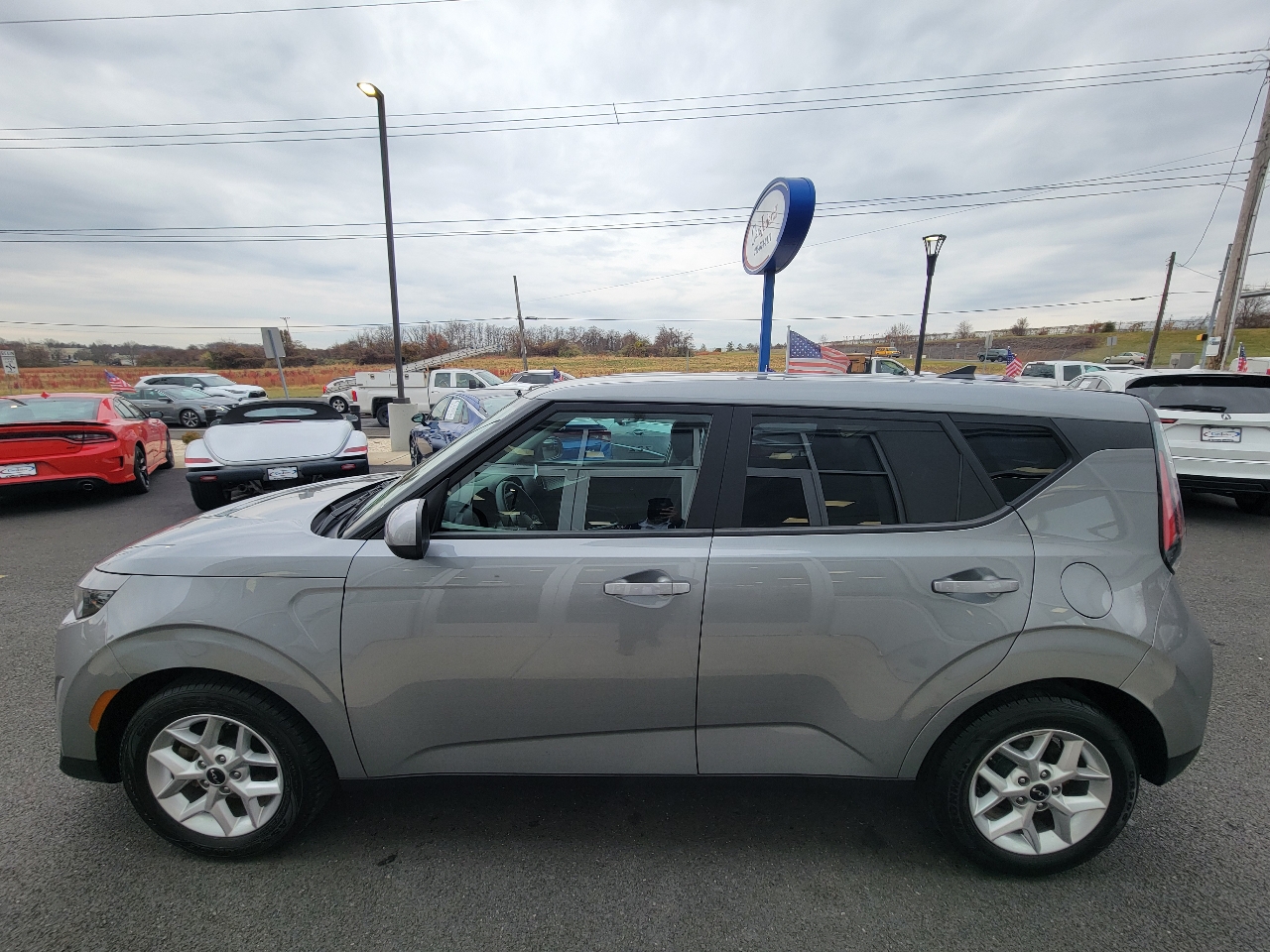 2023 Kia Soul LX photo 3